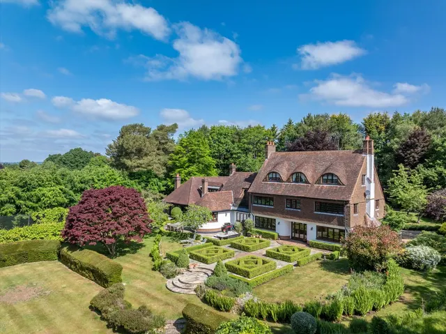 Sutton Place, Abinger Hammer, RH5, photo 1