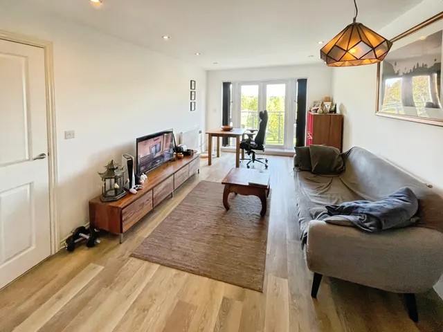 Photo 3 — John Hunt Drive, Basingstoke, Basingstoke, RG24 9TX