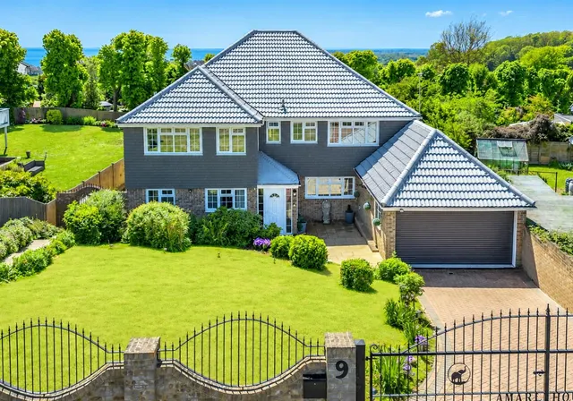 Cliff Road, Hythe, photo 1