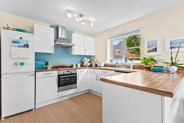 Photo 3 — Lawefield Way, Wakefield, WF2 8FF