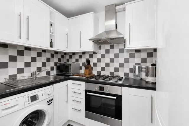 Photo 2 — Torriano Avenue Kentish Town, London NW5 2SG