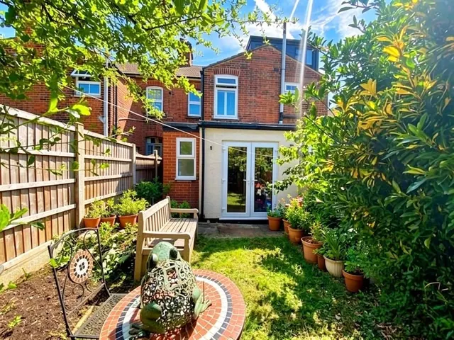 Chase Road, Brentwood, photo 1