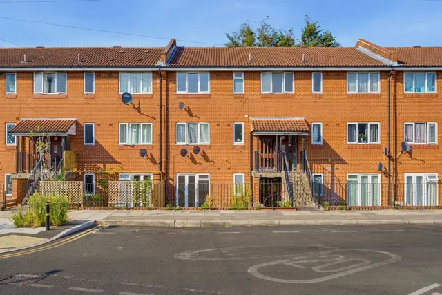 Photo 2 — Lyveden Road, London, SW17