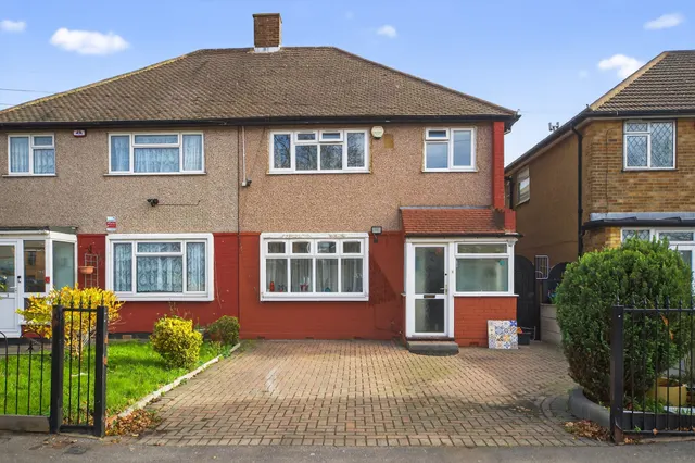 Chadwell Heath Lane, Romford, RM6, photo 1