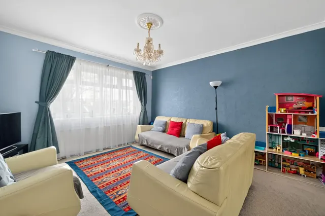 Chadwell Heath Lane, Romford, RM6, photo 2
