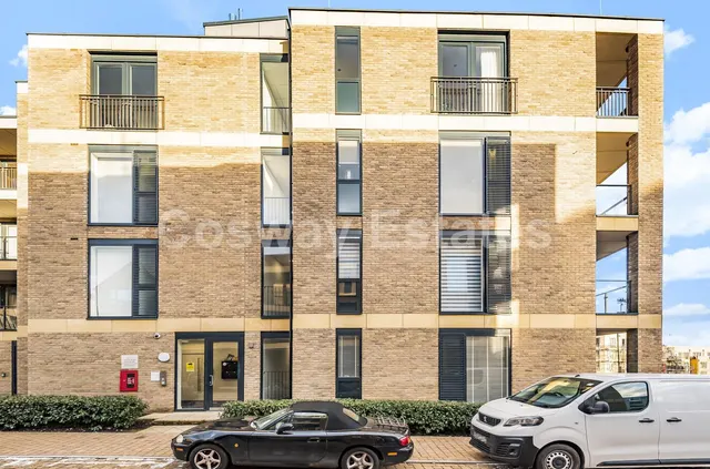 Garrison Heights, Millbrook Park, NW7, 55 Henry Darlot Drive, Mill Hill, photo 1