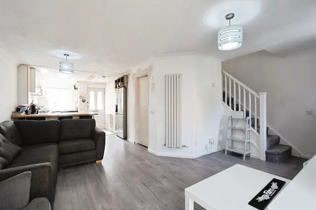 Chambers Avenue, Amesbury, SP4, photo 3