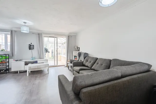 Chambers Avenue, Amesbury, SP4, photo 2