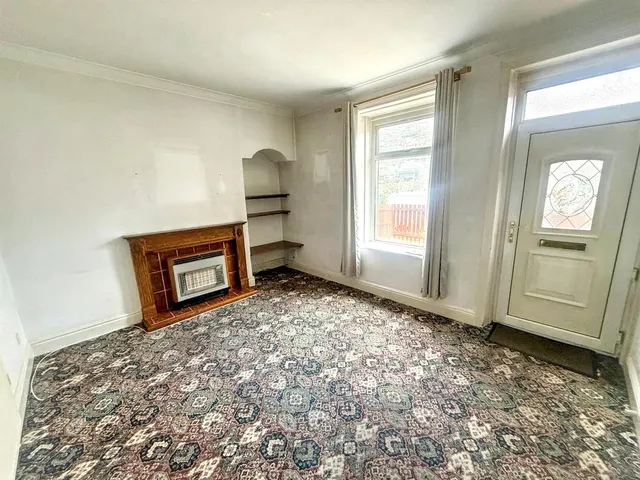 Photo 3 — West View, Silsden, BD20 9JY