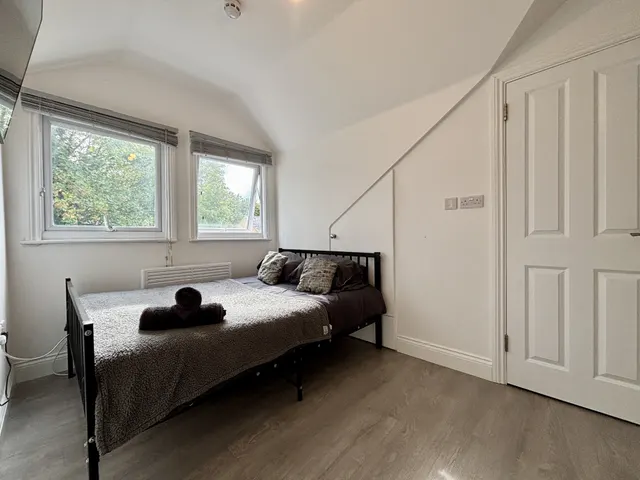 Photo 2 — Kings Road, SE25