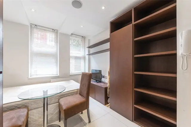 Photo 3 — Albany House, London