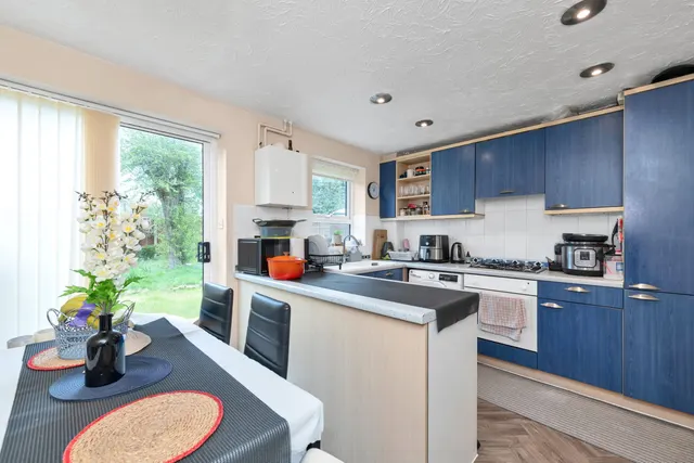 Photo 3 — Lodge Close, Huntingdon, PE29 6GR