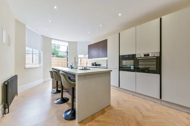 Photo 3 — 4a Stuart Crescent, London