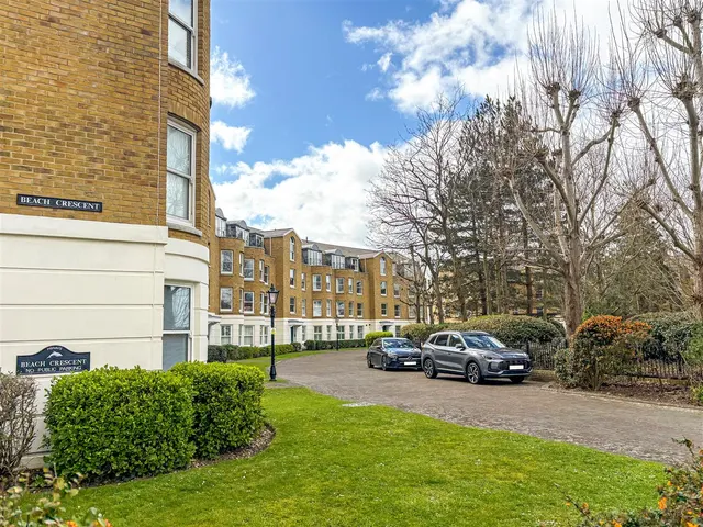 Beach Crescent, Littlehampton, photo 3