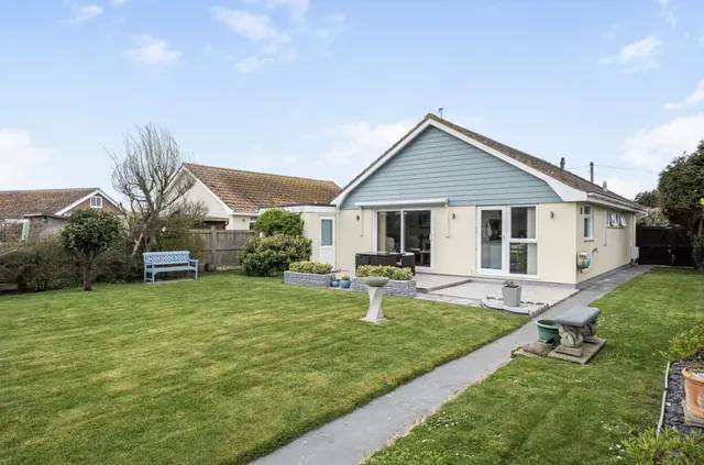 Sandringham Close, Bracklesham Bay, PO20, photo 1