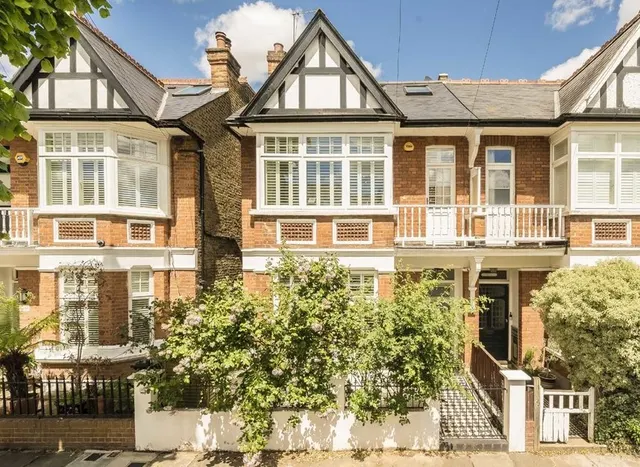 Whitehall Gardens, Acton, W3, photo 1