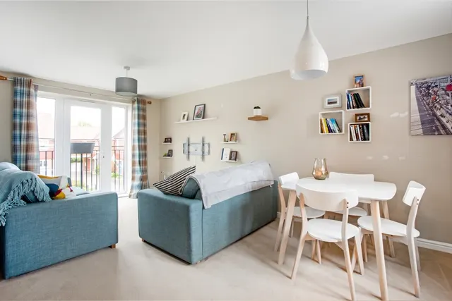Photo 2 — Garstons Way, Holybourne, GU34