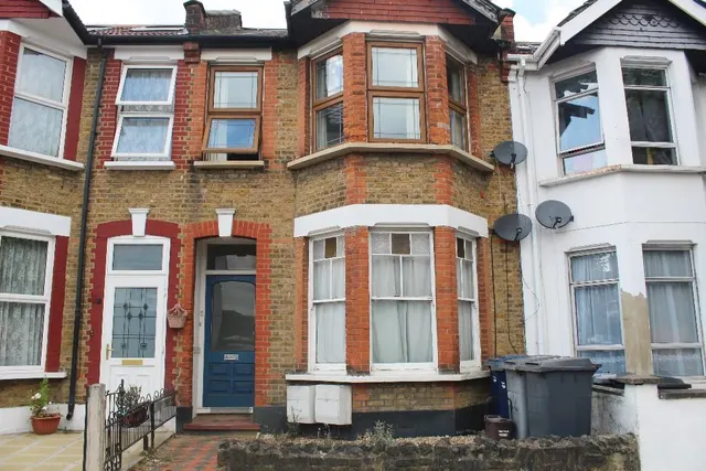 Squires Lane, London, N3, photo 1