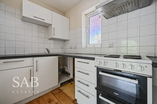 Frensham Close, Southall, UB1, photo 3