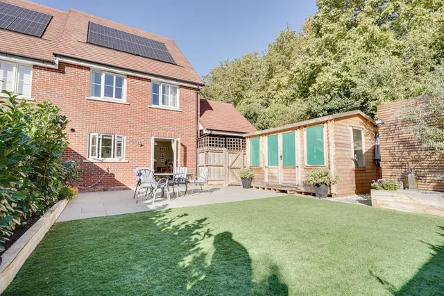 Truswell Crescent, Sawbridgeworth, CM21, photo 2