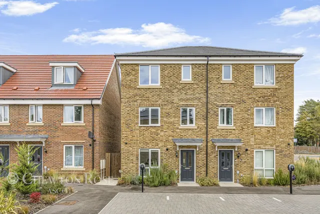Heatherwood Road, Ascot, photo 1