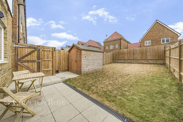 Heatherwood Road, Ascot, photo 2