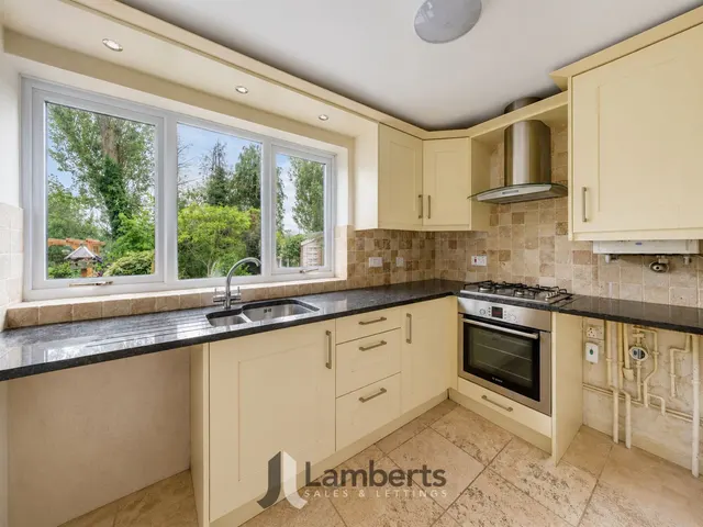 Photo 3 — 22 Malfield Avenue, Redditch