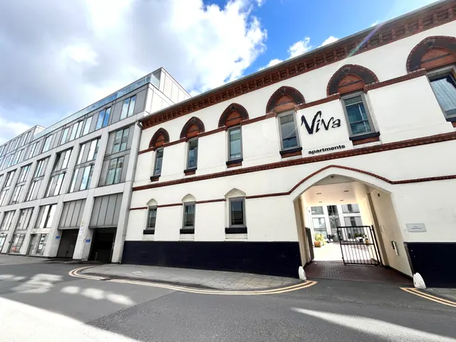 Commercial Street, B1, photo 1