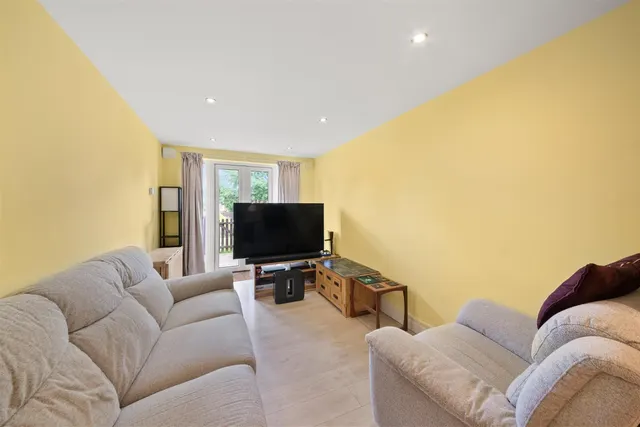 Elliott Avenue, Ruislip, photo 3