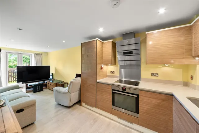 Elliott Avenue, Ruislip, photo 2