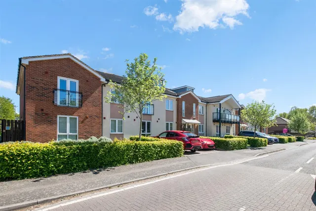 Elliott Avenue, Ruislip, photo 1