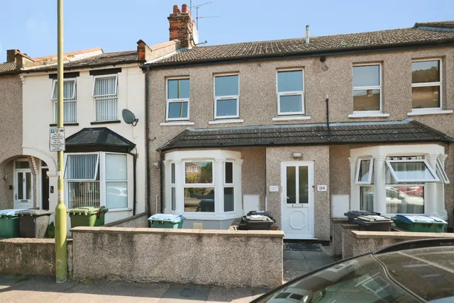 Queens Avenue, Watford, photo 1