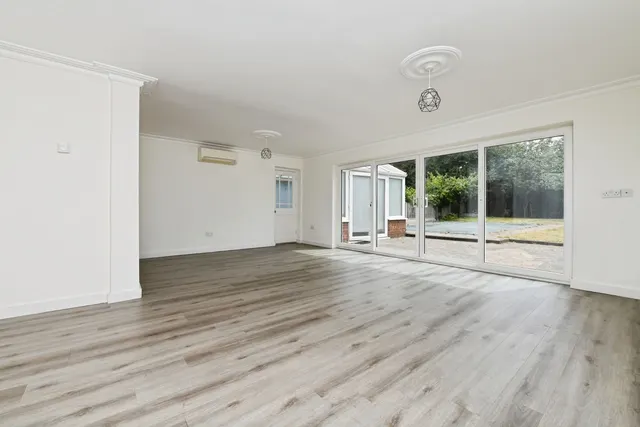 Photo 3 — Brook Road, Brentwood, Essex, CM14