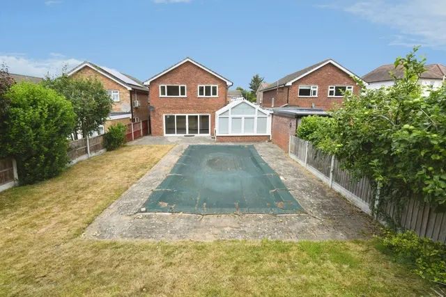 Photo 2 — Brook Road, Brentwood, Essex, CM14