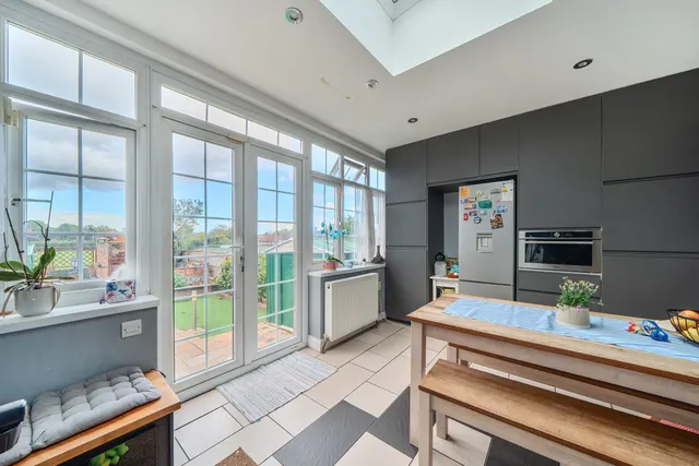 Photo 3 — 20 Westcott Crescent, London