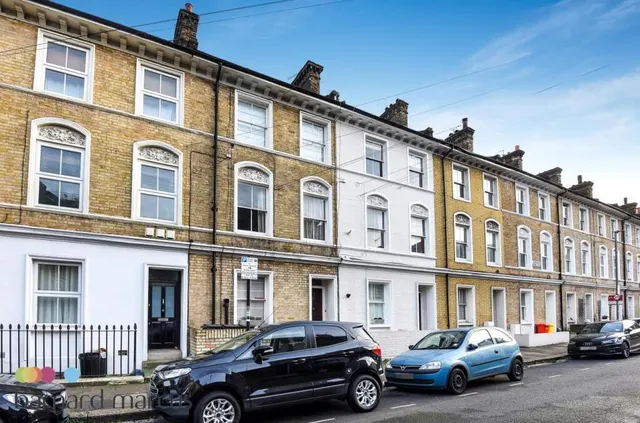 Southolm Street, London, photo 1