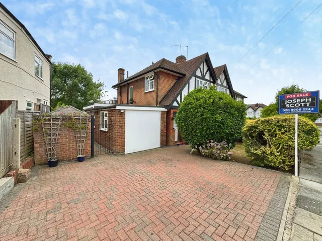 Morley Crescent, Edgware, HA8, photo 1