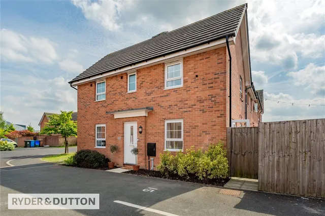 Wallis Avenue, Kingsway Village, OL16, photo 2