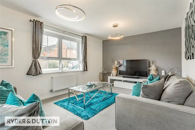 Wallis Avenue, Kingsway Village, OL16, photo 3