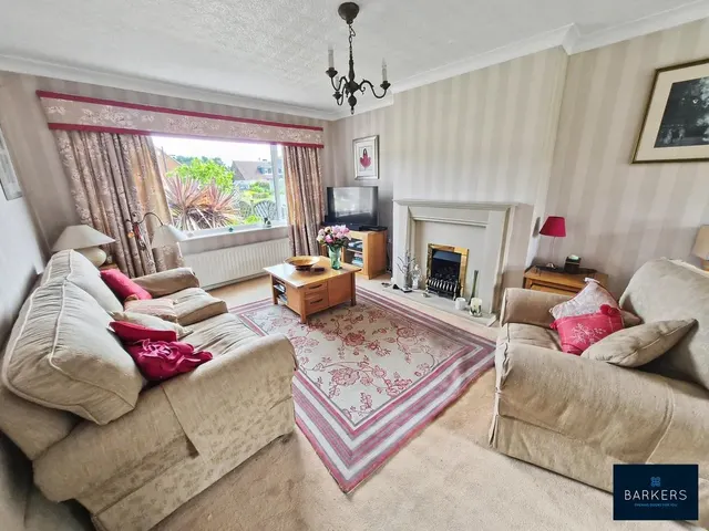 Photo 3 — Swincliffe Crescent, Gomersal BD19 4BD