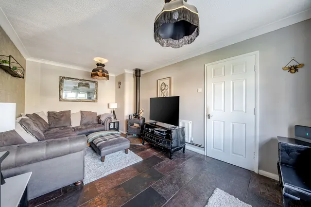 Cumber Close, Wilmslow, photo 3