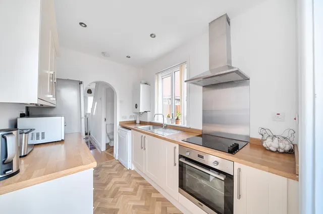King Georges Avenue, Regents Park, SO15, photo 3