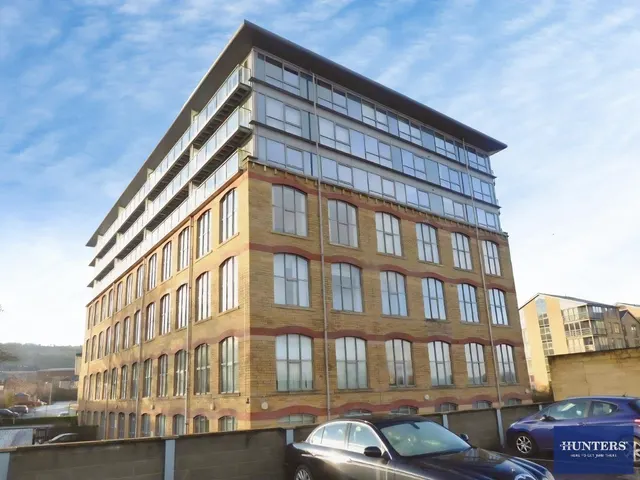 Dewsbury Road, Elland, HX5, photo 1