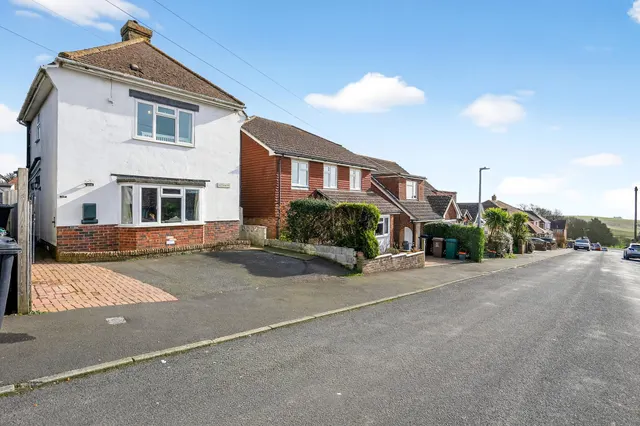 Photo 2 — Seaview Road, Woodingdean, Brighton