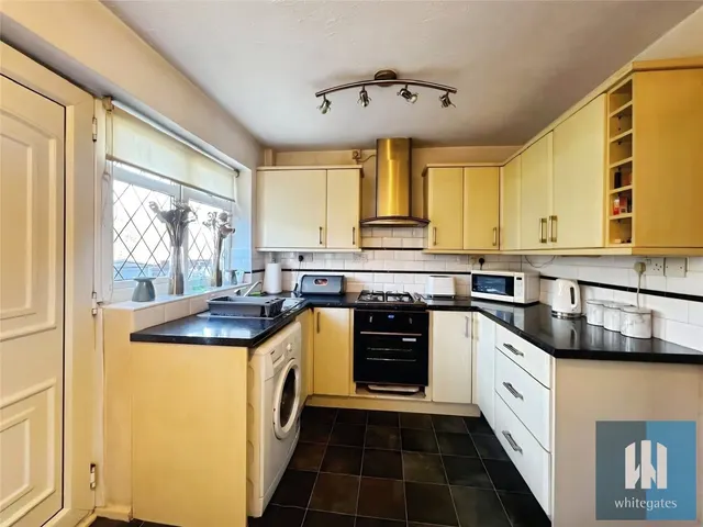 Kinder Avenue, Cowlersley, HD4, photo 2