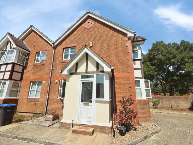 The Orchard, Virginia Water, GU25, photo 1