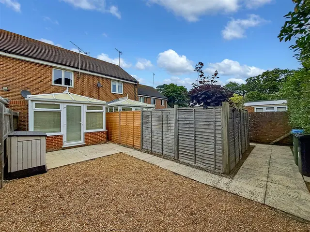 The Limes, Rustington, photo 2