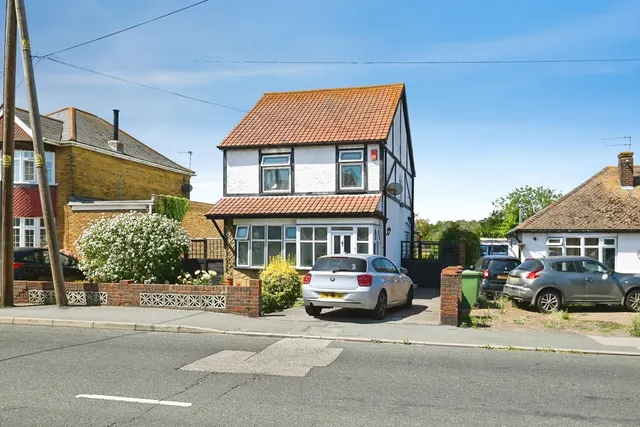 Queenborough Road, Halfway, ME12, photo 2