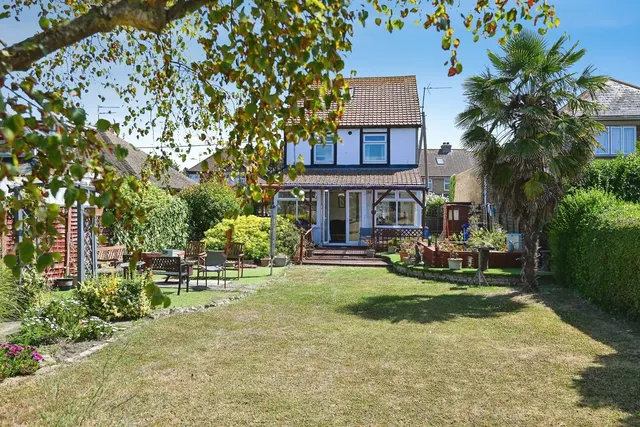 Queenborough Road, Halfway, ME12, photo 1