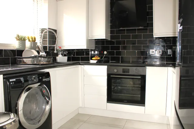 Gurney Close. Barking, IG11, photo 1